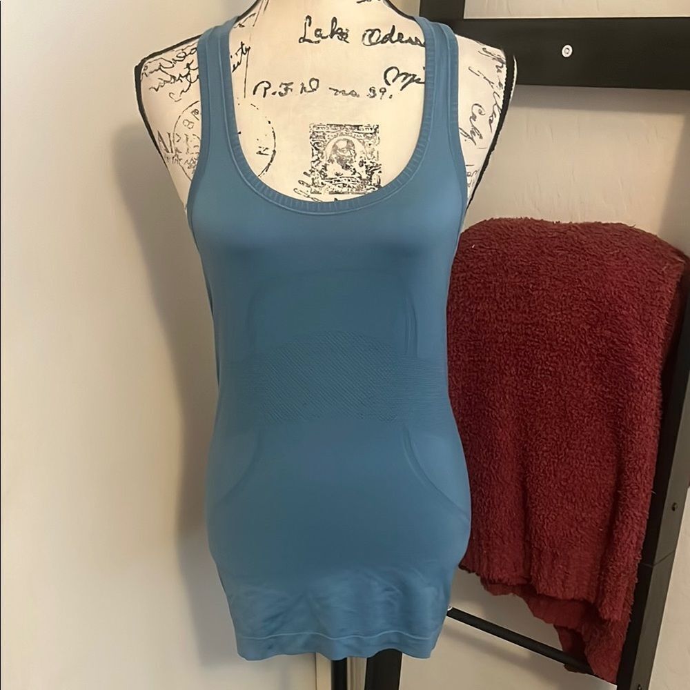 Lululemon Athletic Blue Tank Top Athleisure Gym Workout Yoga Hiking - Picture 1 of 11